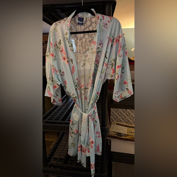 APT 9. Floral Robe - Picture 1 of 2